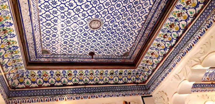 The wall and the ceilings of the Queen’s chamber were beautiful and colourful.