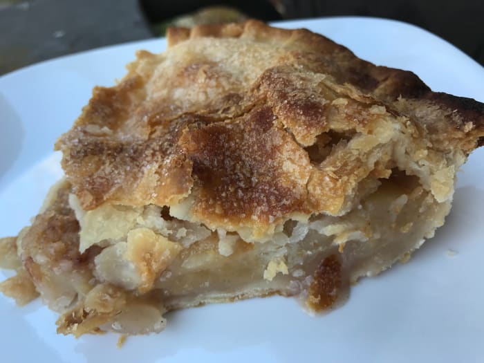 Perfectly sweetened filling, firm apples and a crust with the perfect amount of crispiness all come together more easily than you think. Check out how perfectly this homemade apple pie recipe comes out!
