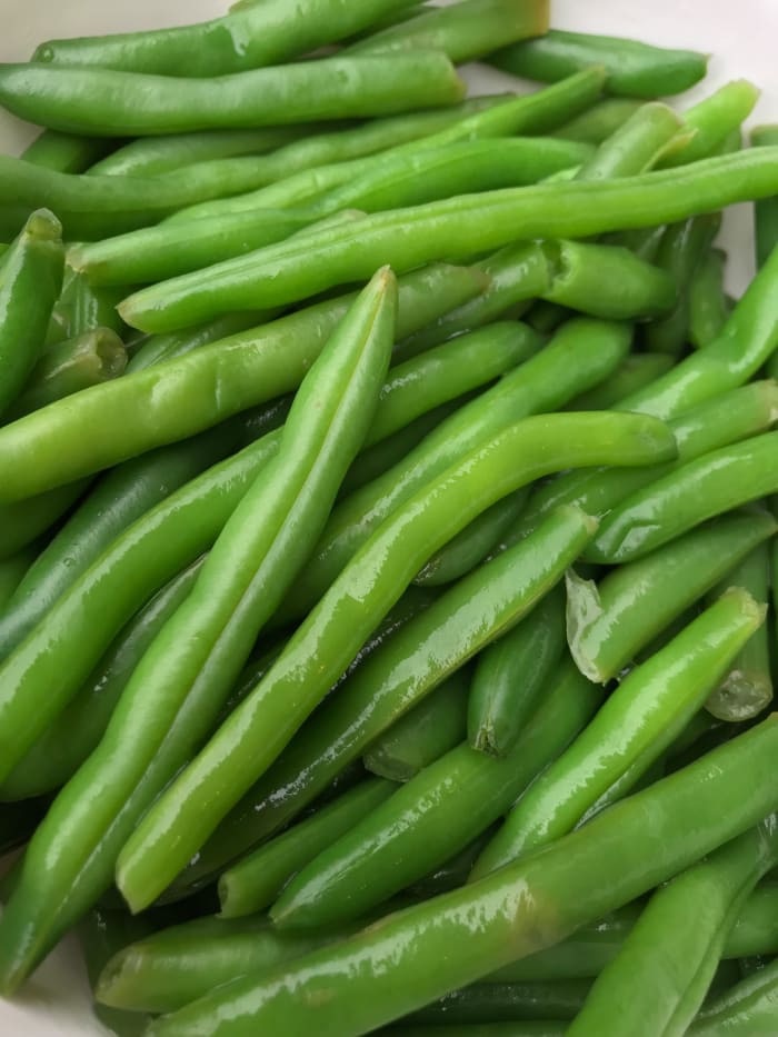 Fresh green beans are wonderful, and you can use whatever size you like. I left them whole in mine, but if you'd like, break them into smaller pieces, or cut them into bite sized lengths.