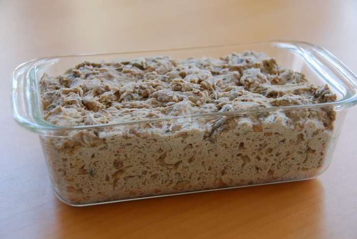 The dough doesn't rise very much the last time around, but this could be because of the climate where I am... or because I waited for AGES before actually using the mixes @_@