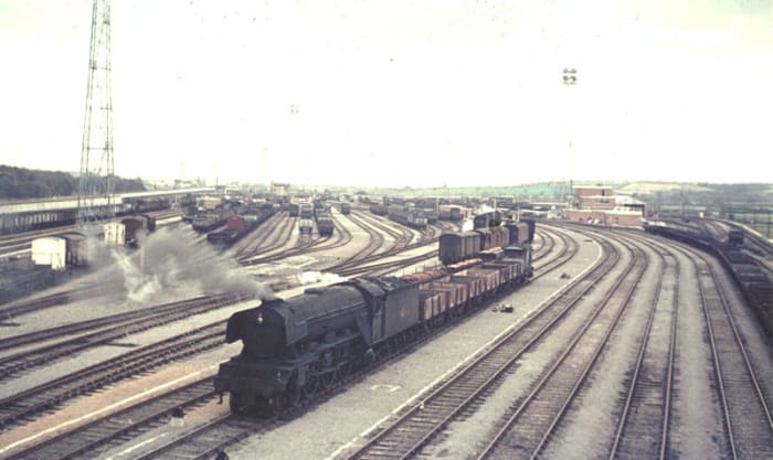Lamesley (Tyne) Yard adjacent to the ECML on its west side suffered the same fate as Erimus, also built too late to achieve value. A grimy A3 brings empties past