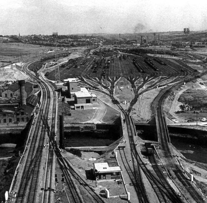 Erimus (Tees) Yard near Newport, Middlesbrough was built too late to achieve its aim. 'Wagon Load' was on its way out, block trains were coming in and hump shunting was under notice.