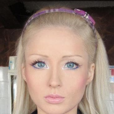 Although she is highly made up at this point, Valerie has yet to undergo her final nose job.