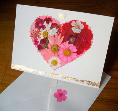 Children can make cards with the pressed flowers to give for birthdays, Christmases and other occasions.