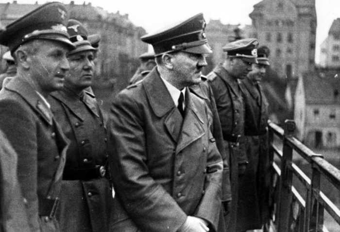 Dr. Sigfried Uiberreither, Martin Bormann, Adolf Hitler, Otto Dietrich in Marburg, 1941