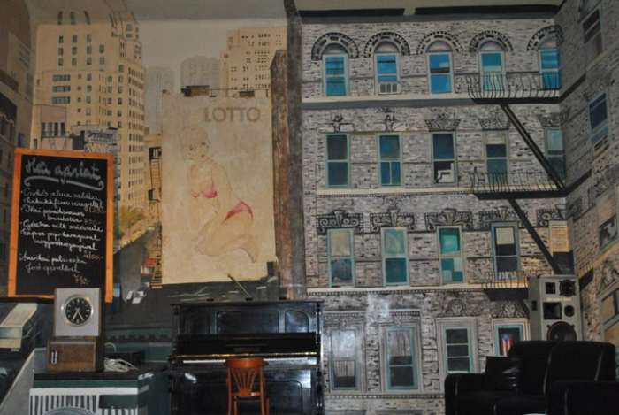 Jean-Michel Verret's painting realistically reflects New York in the 90s. The photo of the mural was taken from the painter's window.