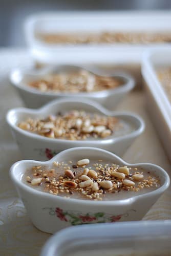 Noah's pudding in bowls prepared for the Asure Gunu or Asure Day feast. (Photo by Hayat-i Ebediye@flicker)