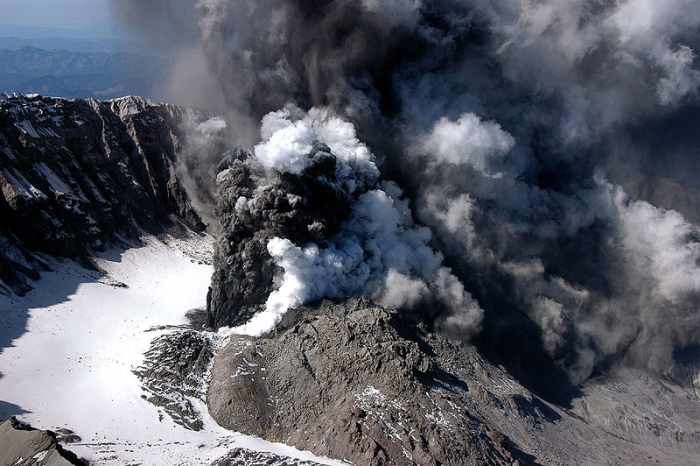 A small explosive eruption of Mount St. Helens on October 1; the first in more than a decadefollowed a week of increasing earthquake activity beneath the volcano and deformation of the lava dome. This eruption sent a steam and minor ash plume to an a