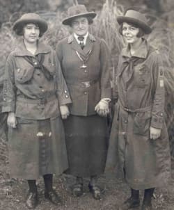 "Juliette Gordon Low dai" by unknown Original uploader was Noble Skuld the Legend Killer at en.wikipedia - Transferred from en.wikipedia; transferred to Commons by User:Rlevse using CommonsHelper.(Original text : Girl Scouts of the USA). Licensed und