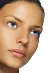 The perfect "barely there" makeup example. Sporting this kind of makeup will help you look like a model.