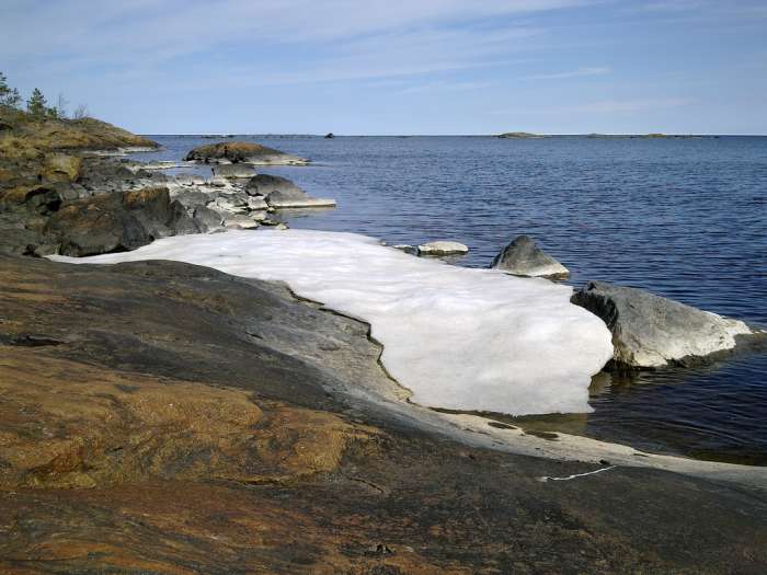 Winter releases its hold, the last of the ice and snow leave the shores of the Gulf of Bothnia between Finland and Sweden. Time to think about getting underway again...