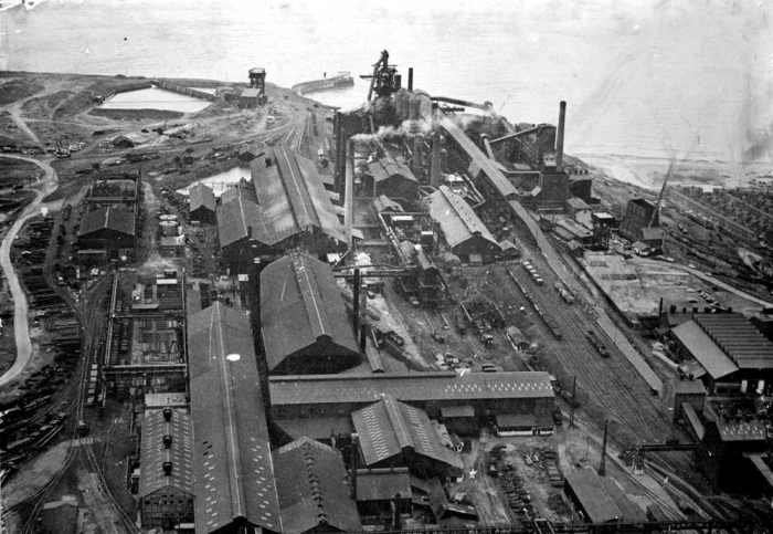 Aerial view of Skinningrove Works in its heyday. A network of railway sidings sprawled around its western side on the man-made plateau