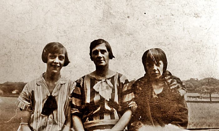Grandad's mum, my Great Grandma Trigg, in the centre, with Elsie on the left (she was married to grandad's brother, Arthur). Mum believes the other lady, on the right, was married to one of grandad's other brothers, but isn't sure.