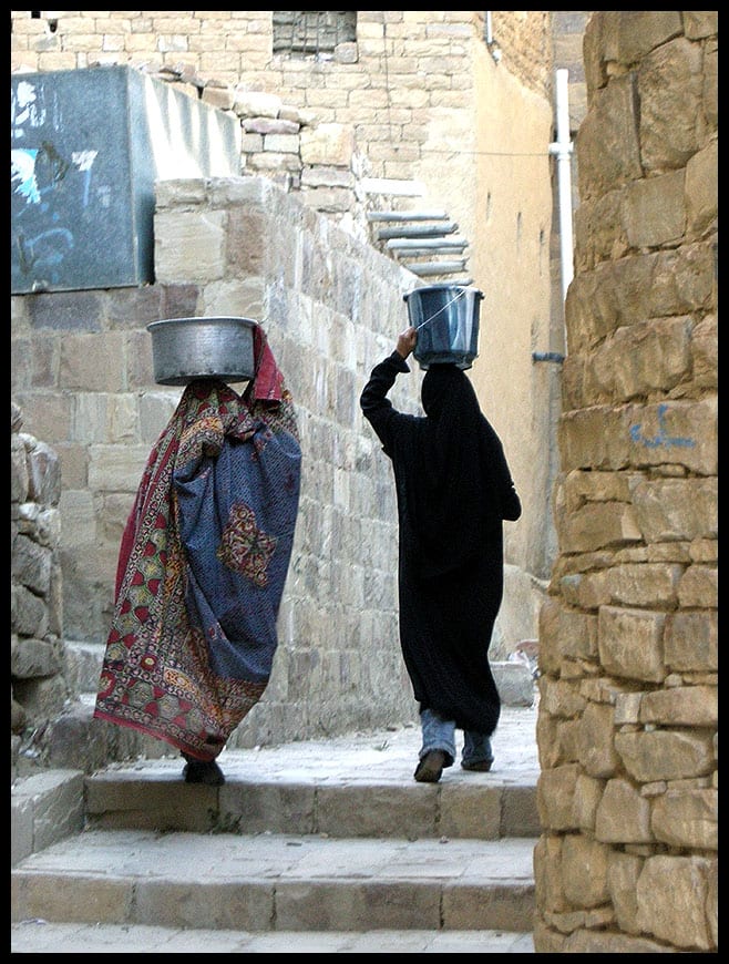The traditional Sana'ani Sitarah used by old generations of Yemeni women versus the modern Yemeni Balto amid younger generations