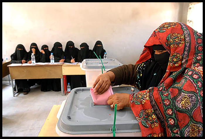 The traditional Sana'ani Sitarah used by old generations of Yemeni women versus the modern Yemeni Balto amid younger generations
