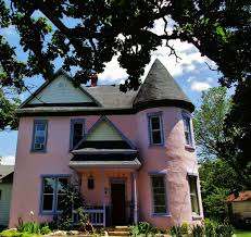 Click on the link to find out more about Brumley's Haunted B&B, and the day that Jason Bateman and the "Ozark" crew visited the town.