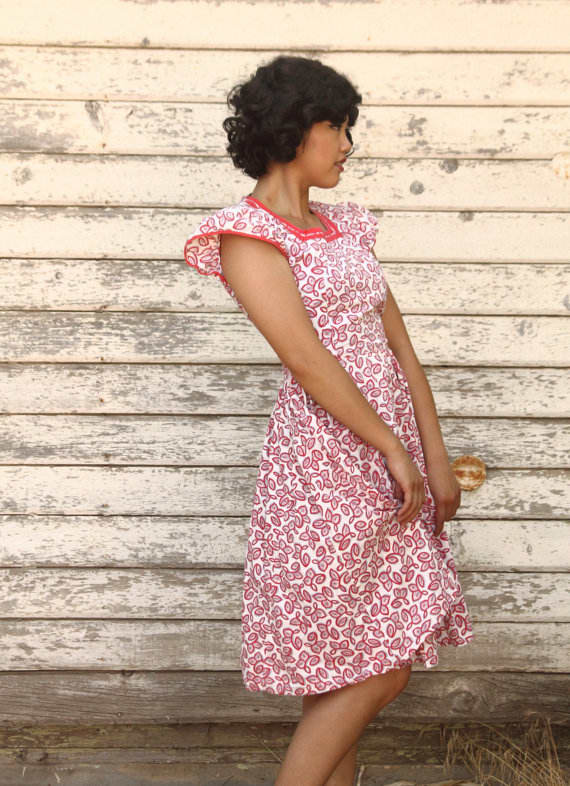 Isn't this style of dress a delight and here it is 80 years later. (photo used with permission of Dreemco on Etsy) Someone preserved this dress all these years and now it's for sale on Etsy.