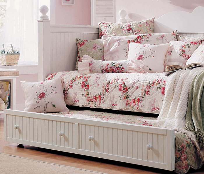 Daybed frame option with trundle and beadboard design details Daybed Frame Option - Spare Bedroom Ideas