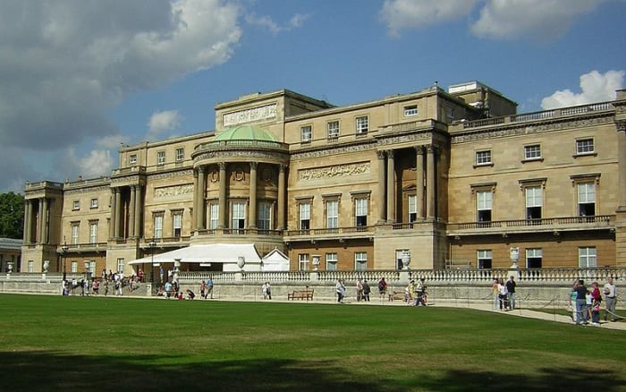 The copyright holder of this file, Anubis3, allows anyone to use it for any purpose, provided that the copyright holder is properly attributed. Attribution: Anubis3. See: http://en.wikipedia.org/wiki/File:West_facade_of_Buckingham_Palace.JPG