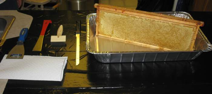 Long uncapping knife, scrapers & uncapper with teeth, aluminum tray for catching honey & cappings