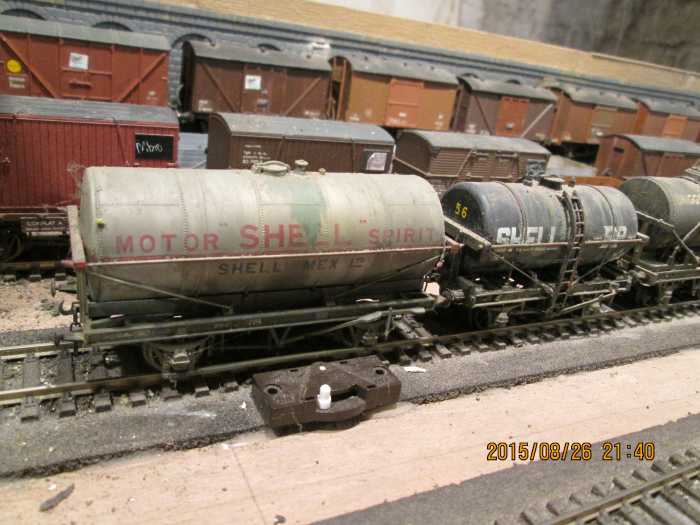 A pair of fuel tank wagons (Shell) of different builds and age, the one on the left being the newer build, although as yet not vacuum braked