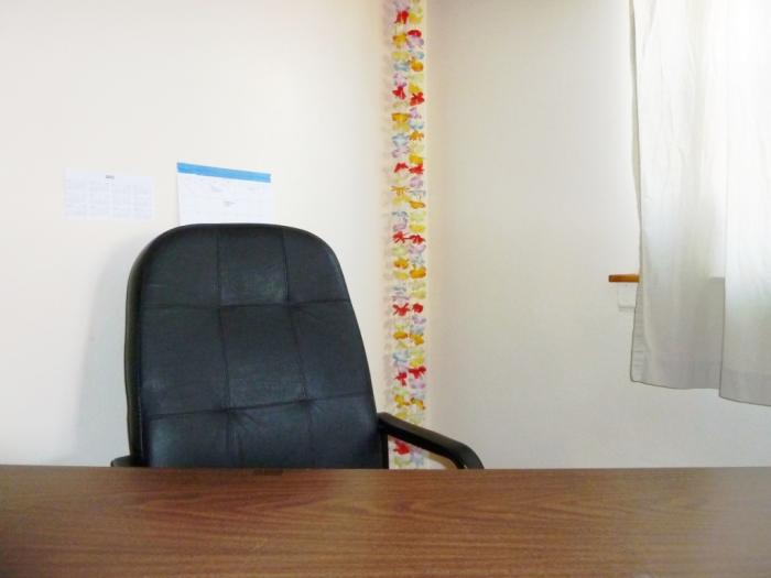 Now whoever sits at the desk will feel more at ease and work more productively without the poison arrow at his back.