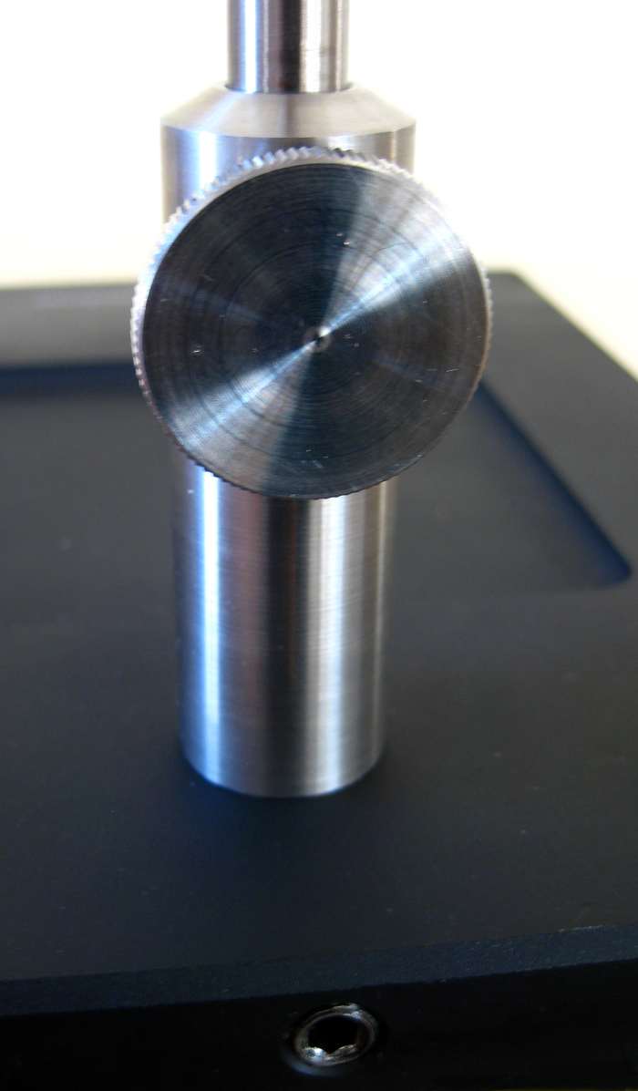 The pedestal base comes with a detachable shaft socket to allow for a thinner carrying case when the vise is broken down for travel.