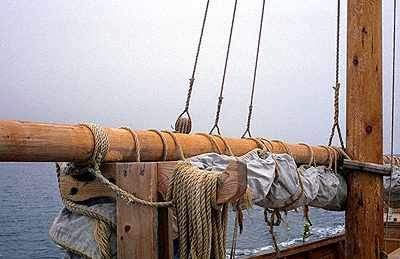 Mast and yard with sail furled either for when the vessel is in dock or ready to be rowed in from/out to sea