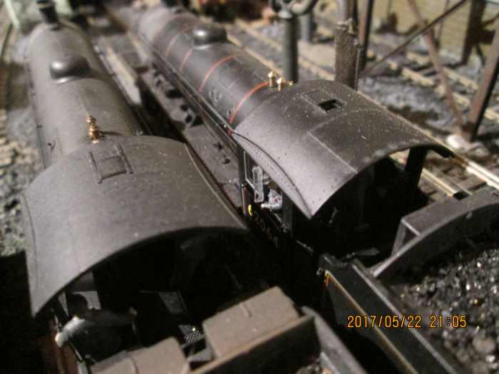 Side-by-side on shed, drivers of Q6, 63420 and K1 62064 chat as the latter awaits the 'off' from the ash pit