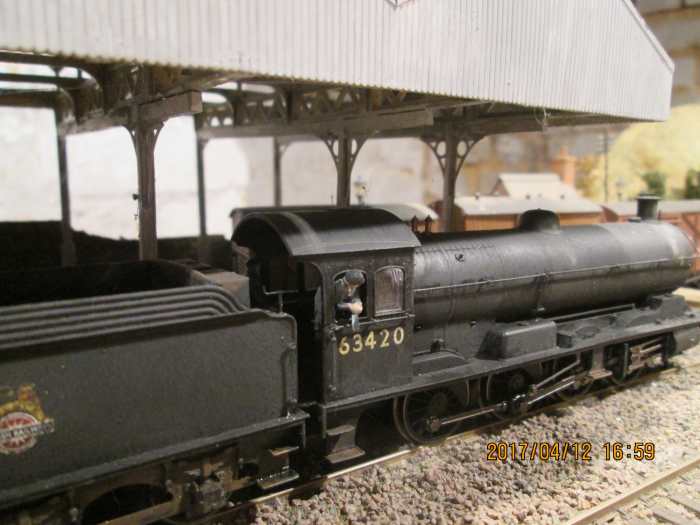 Q6 63420 from the tender end shows how the moulding detail has been brought out by the weathering. A bit more 'mank' (weathering) and she'll look the part. Here she stands at a signal check with the driver leaning out of his window (close-up below)