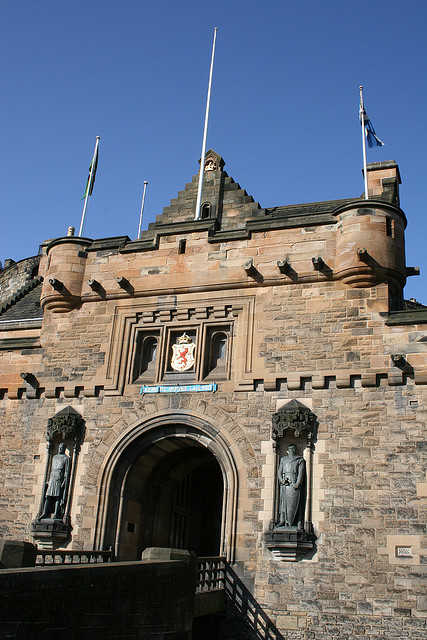 the-history-of-edinburgh-castle
