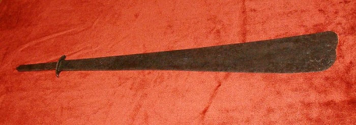 http://en.wikipedia.org/wiki/File:Miecz_%C5%9Bw_Piotra_RB1.JPG