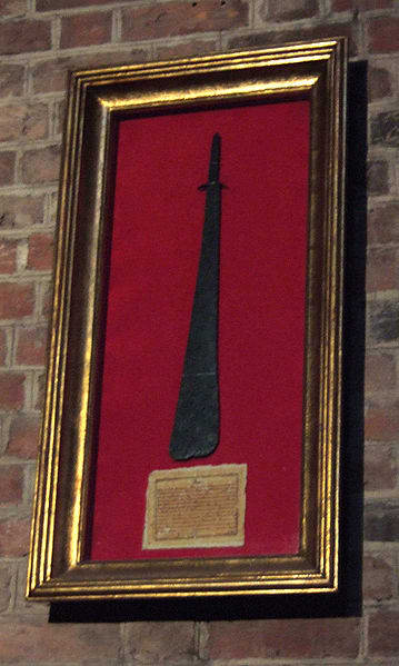 http://en.wikipedia.org/wiki/File:Miecz001_szymonp.jpg