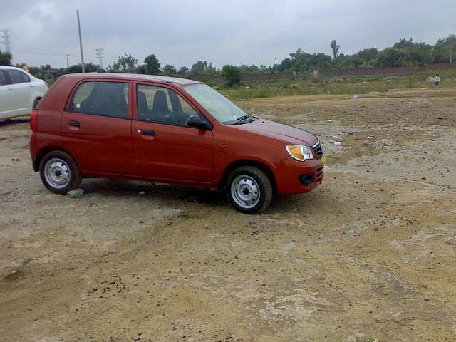 Sunlight copper Alto K10 - you can see this car doesn't have body colored OVRMs.