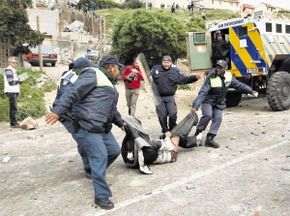 Angry Hangberg residents in Hout Bay have accused Premier Helen Zille of declaring Martial Law and using brute force to evict them from their homes
