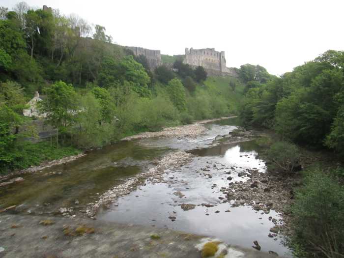 The River Swale passes Richmond on its way around the wide bend towards Easby before turning south past Brompton