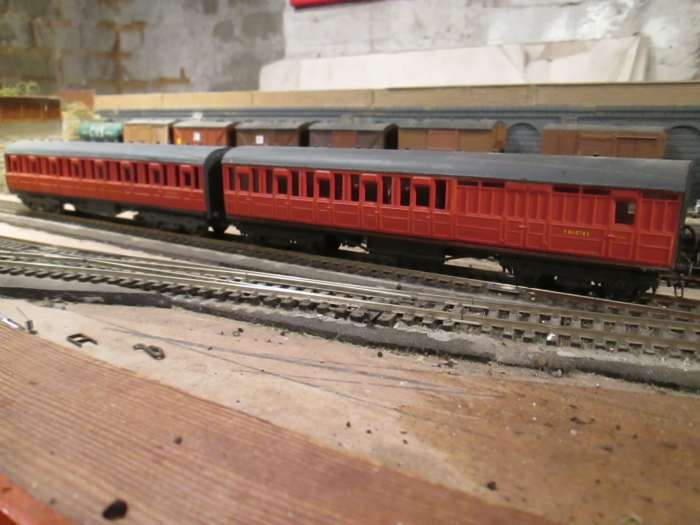 Pair of Ian Kirk Gresley carriages, plastic sides, white metal, etched & cast brass roof vents, end/underframe detailing, plastic interior detailing, HMRS transfers (lettering, numbering and no-smoking triangles, painted cast white metal passengers