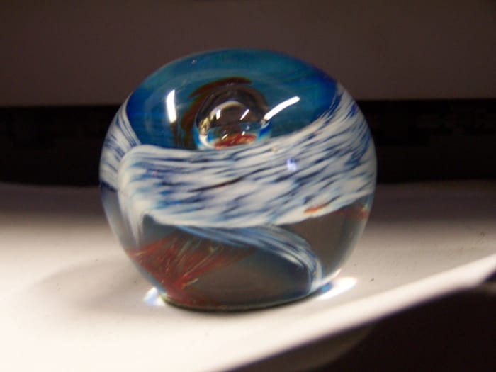 Like Balendjo, this ball fuses red and blue, fire and water, and glass, of course, is made with fire.