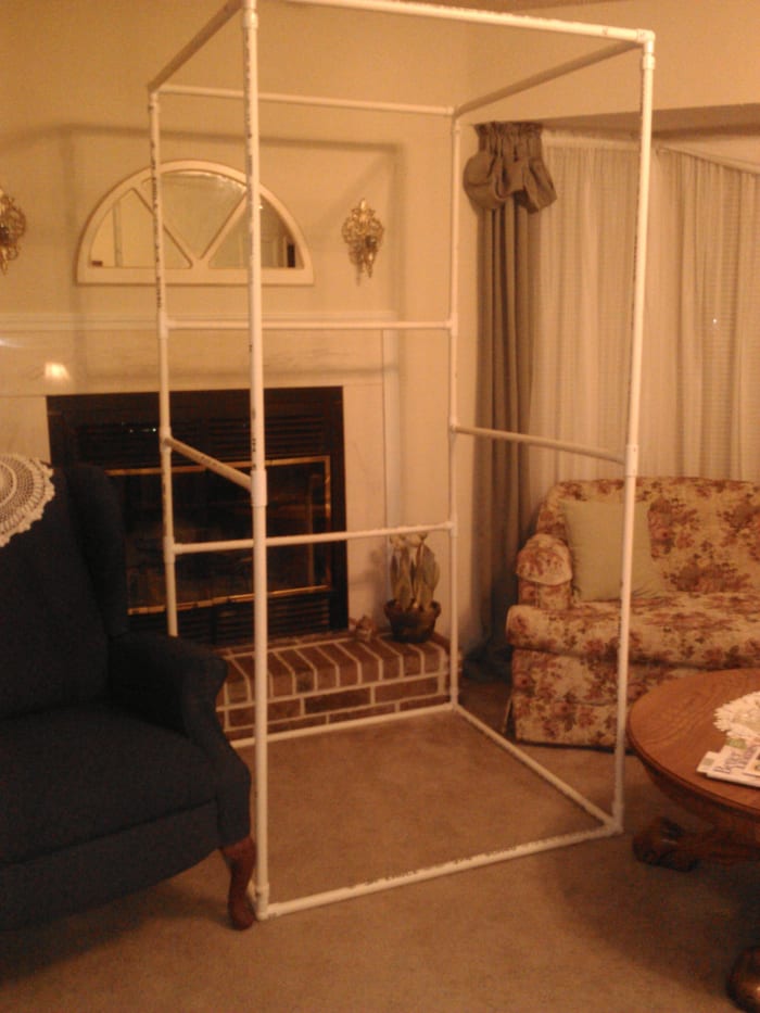 The framework of the changing room in PVC pipe. It is simple to put together and take apart.