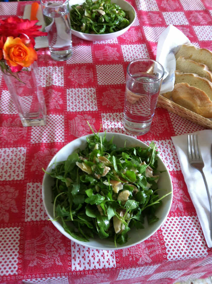 recipe-how-to-make-a-cool-aurugula-mushroom-parmesan-salad