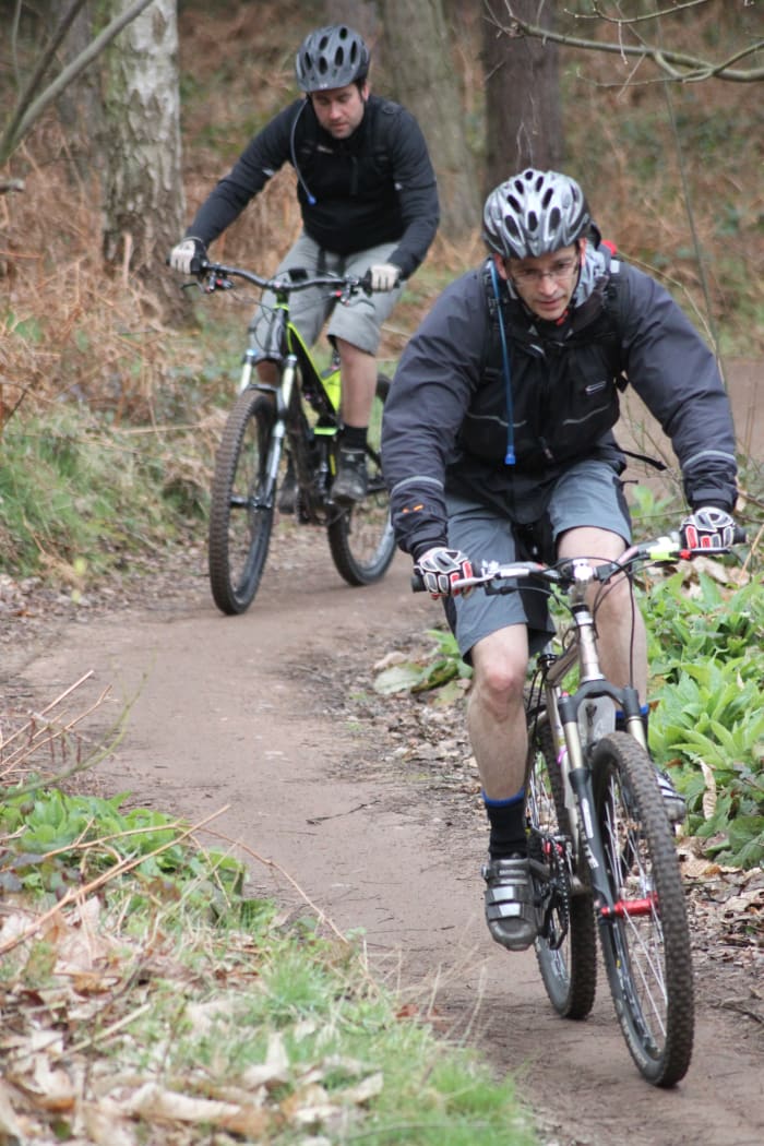 Poor posture and technique can lead to cycling related knee problems such as Patellofemoral Pain Syndrome