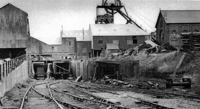Lingdale Mine south-east of Boosbeck in 1960, what many ironstone mines in the area would have looked like. In another couple of decades this site would resemble Belmont now. All the mines in the area were worked out - all ironstone is imported now