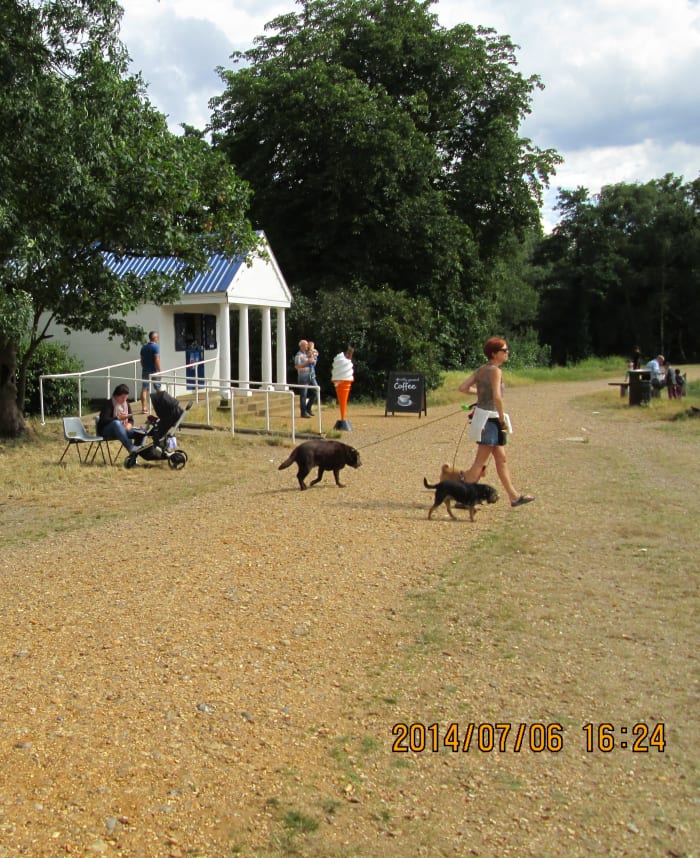 The refreshment kiosk - between the Heronry Pond and the Perch Pond was built in a style similar to the nearby 'Temple' to replace the old snack bar in the dilapidated boathouse.