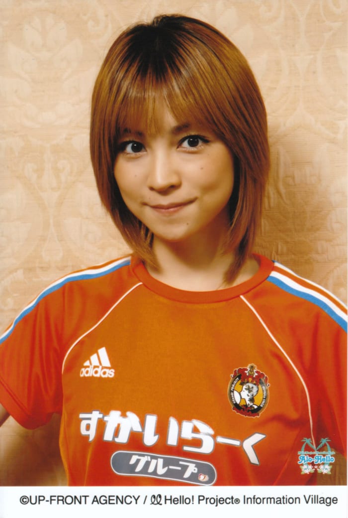 Hitomi Yoshizawa in a uniform for Gatas Brilhantes H.P. the Hello! Project created futsal (indoor soccer team that she was a part of).
