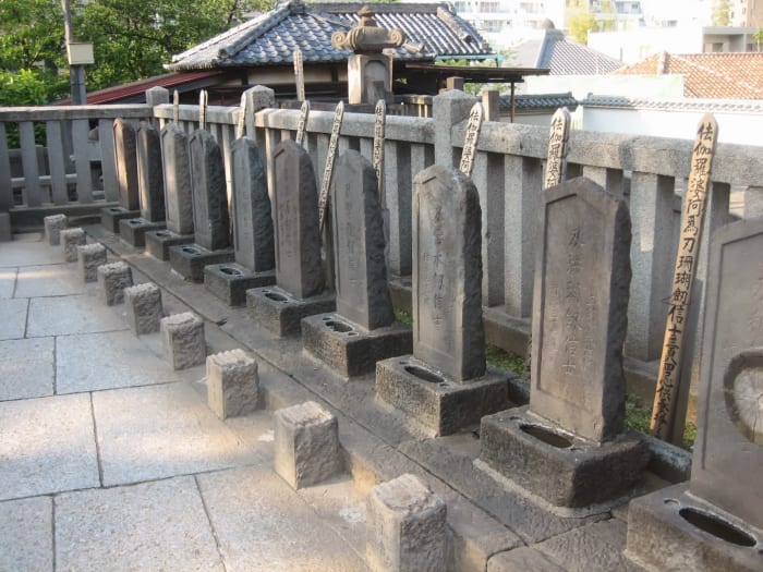 By Mundo Japan. The graves of the forty seven samurai are next to their lord whom they avenged. When the act was accomplished and they ended their lives, it was celebrated. That is a long history to change.