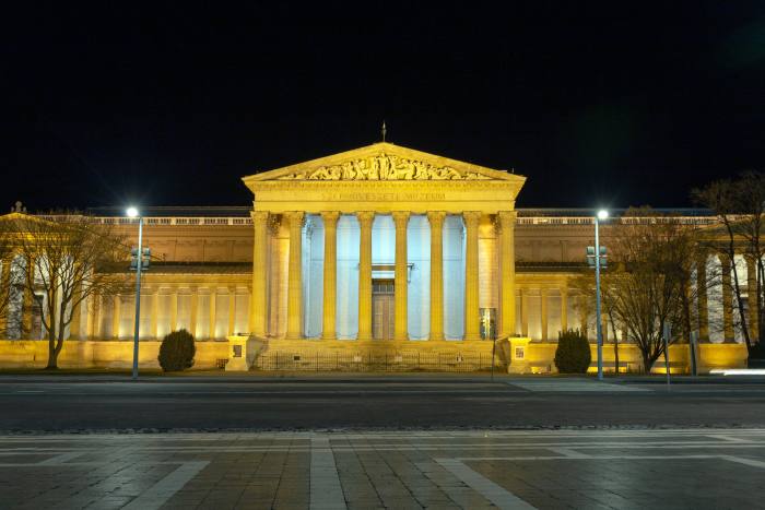 The museum's collection is made up of international art (other than Hungarian), including all periods of European art, and comprises more than 100,000 pieces.