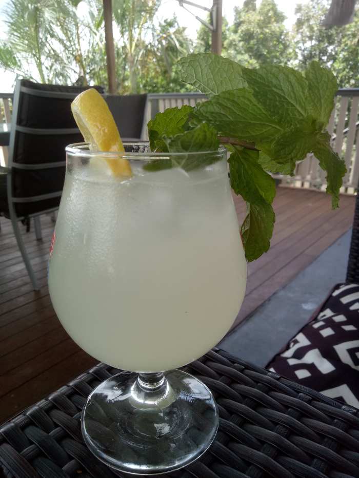 How to make Greek Homemade Lemonade - the old fashioned way using real