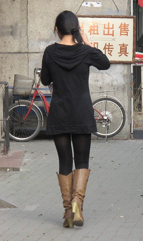 The Chinese lady is the lovely lady. It's no wonder that so many American men are looking for Chinese wives