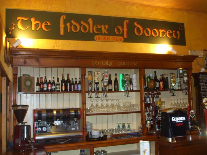 Fiddler of Dooney Irish Bar in via Castello