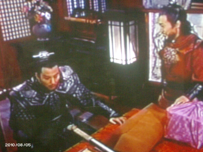 Yeomjong now telling him it's his fault coz he did'n t trust the queen while the Queen trusts him up to the last moment